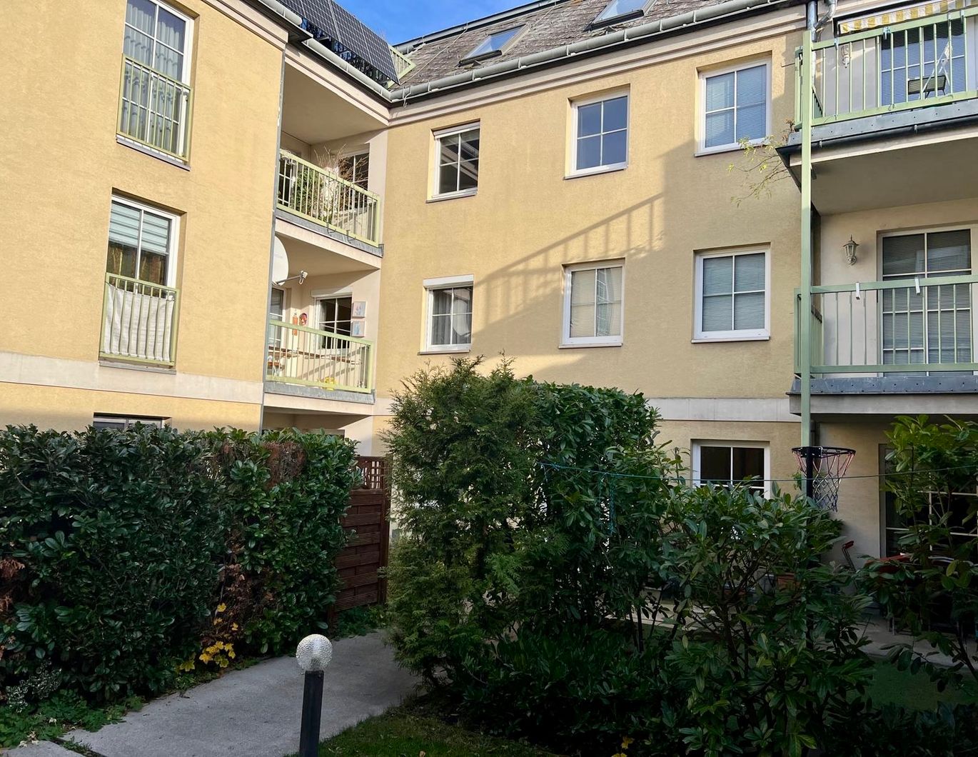 Stilvoll wohnen im Grünen - Voll möblierte 2-Zimmer-Wohnung mit Loggia in Wien