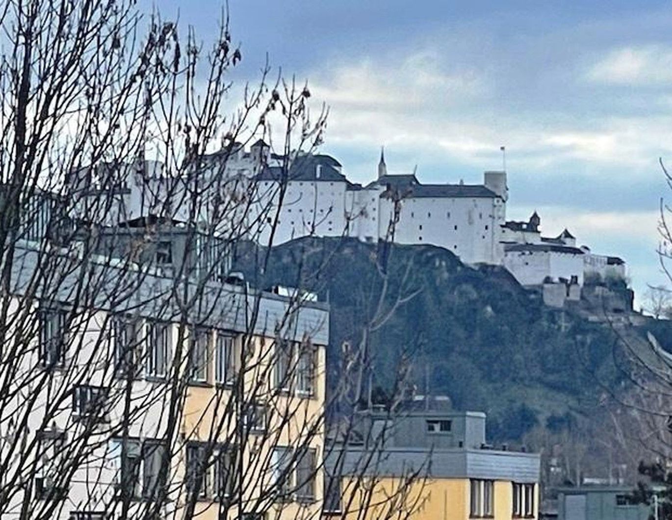 Sonnige möblierte 3-Zimmer Dachterrassen-Wohnung in Salzburg Süd mit traumhaften Ausblick