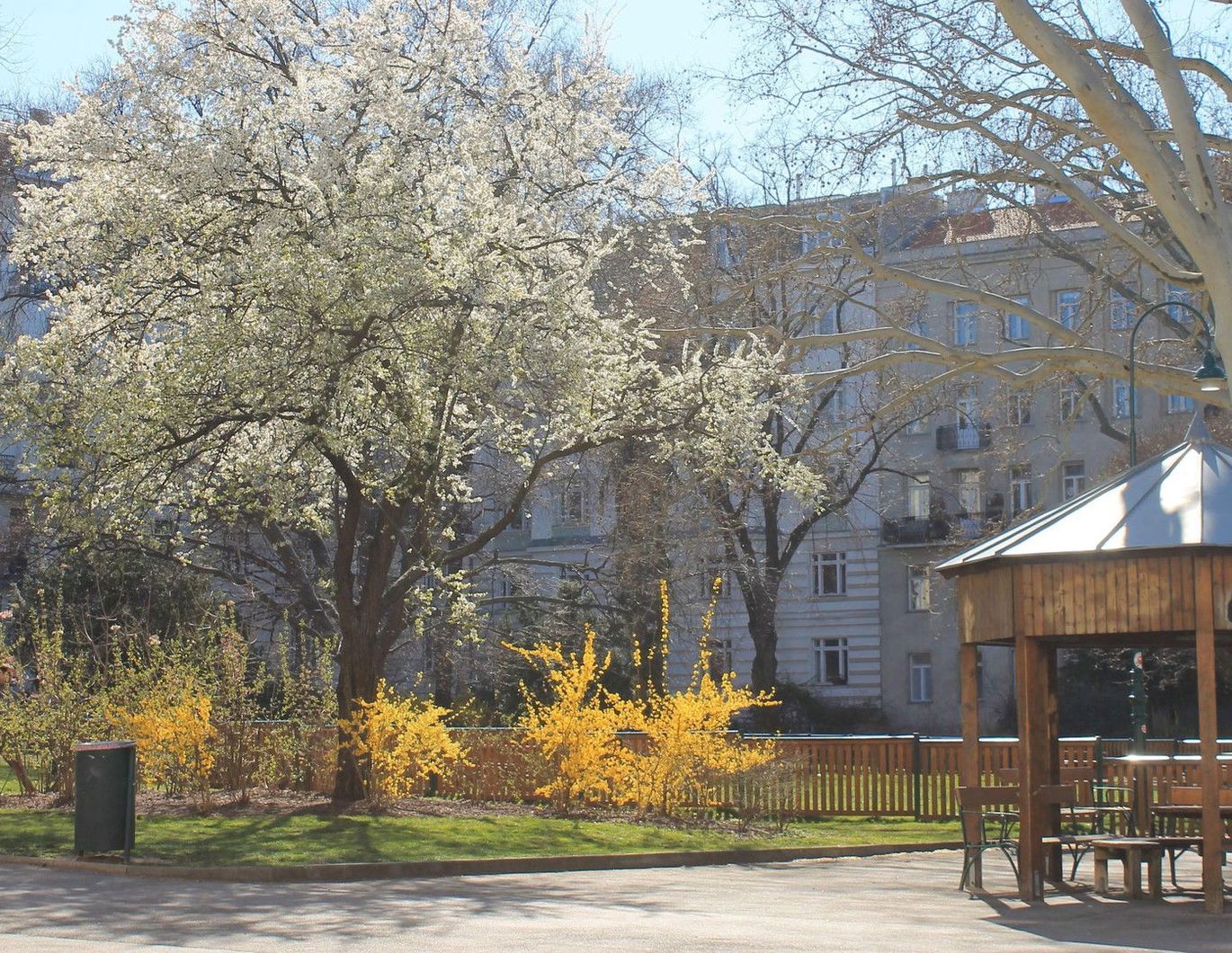Helle 100 m² Altbauwohnung in idealer Lage zwischen 4. und 5. Bezirk