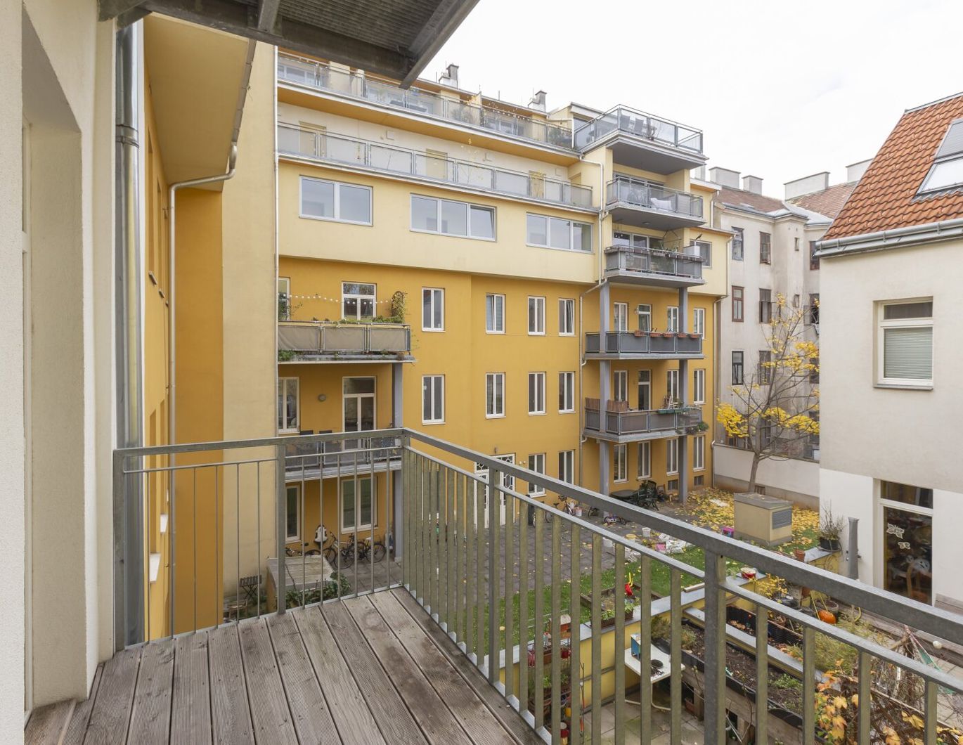 Habichergasse - repräsentativer 2 Zimmer Altbau mit hofseitigem Balkon