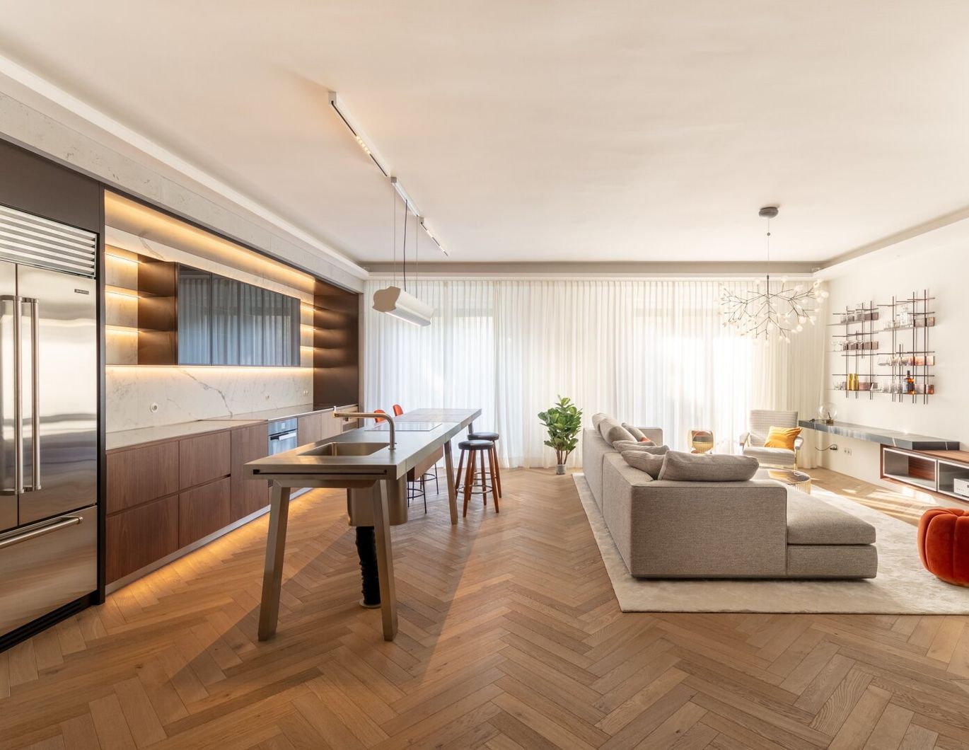 Stilikone bei der Staatsoper - vollmöbliert inklusive Heizung