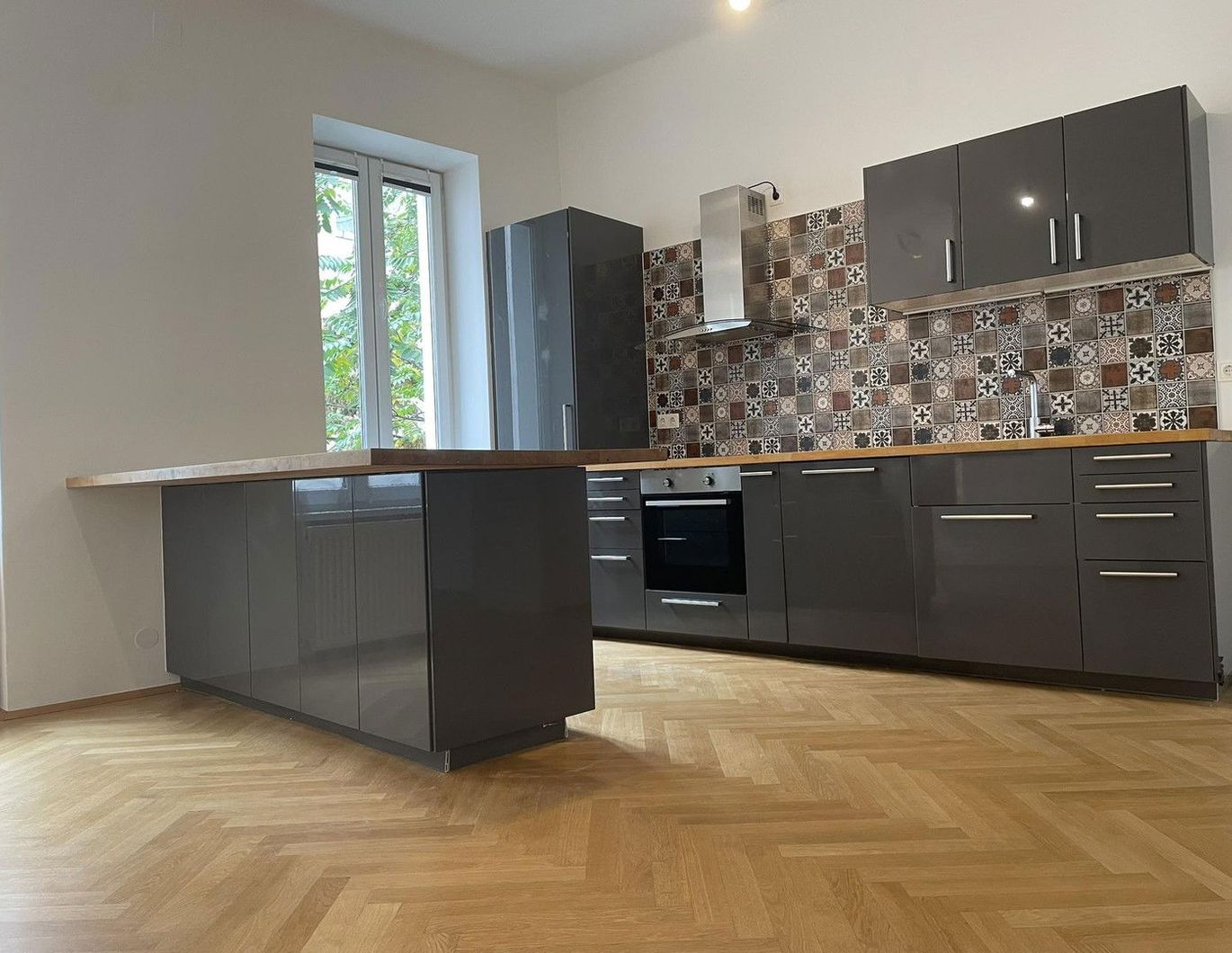 100 m² Altbauwohnung - idealer Lage nähe Alois Drasche Park und Hauptbahnhof