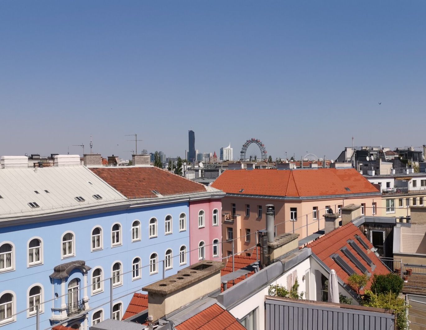 URANIA: 3 Zimmer mit hofseitiger Terrasse in Ruhelage: Luxus pur in Citynähe