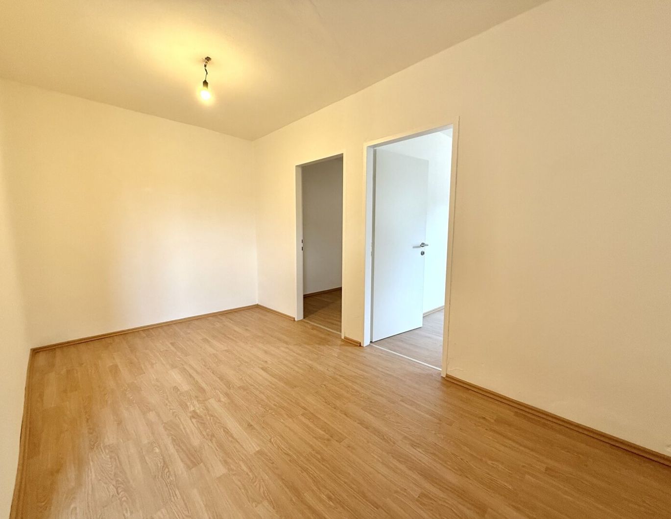 leistbares Wohnen in ruhiger Lage - 3-Zimmer-Erdgeschosswohnung in Lambach!