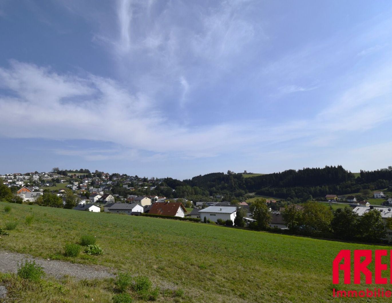 IM GRÜNEN WOHNEN - 2 ZIMMERWOHNUNG MIT LOGGIA - TOP 14