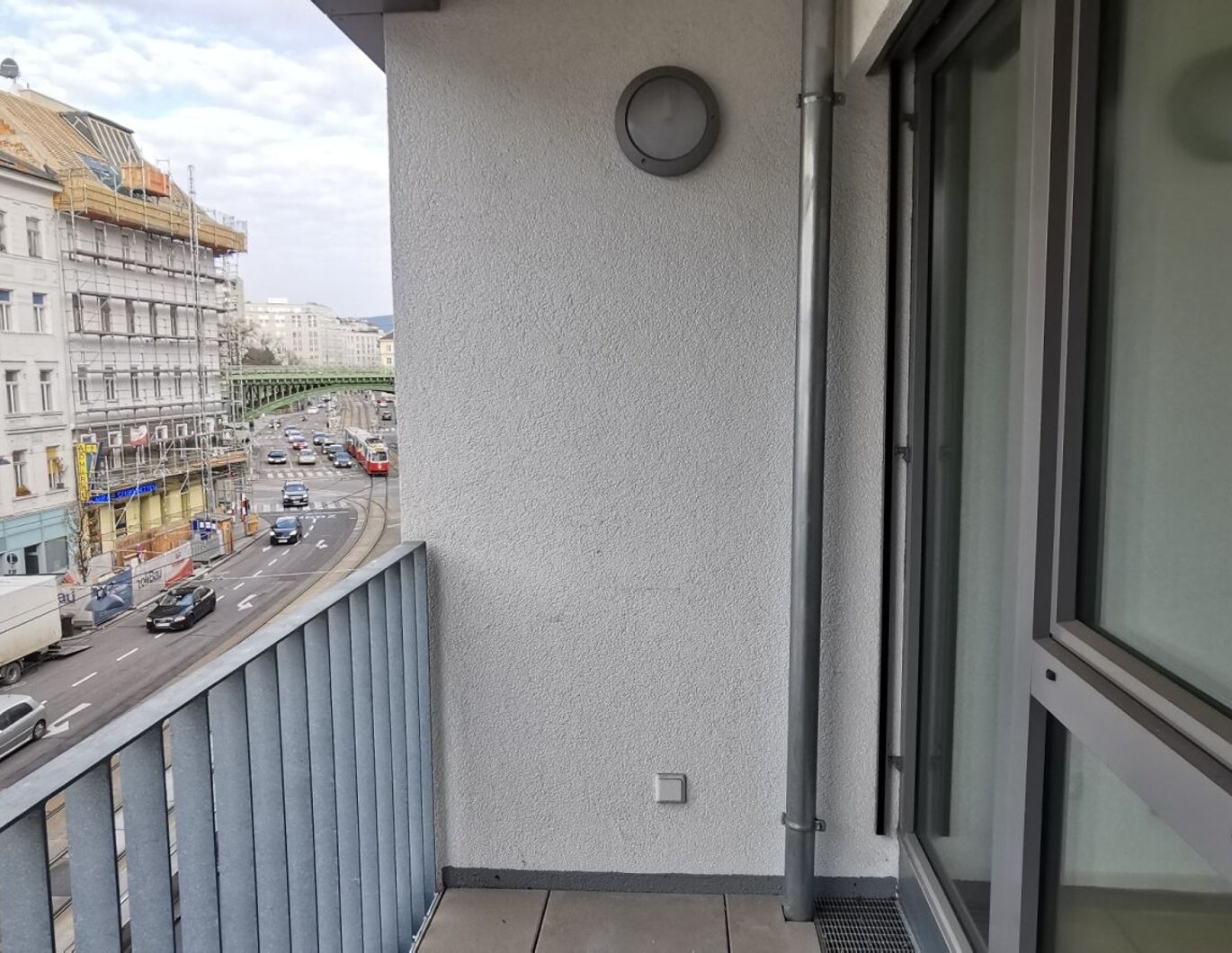 KLEINE 2-ZIMMER LOGGIAWOHNUNG