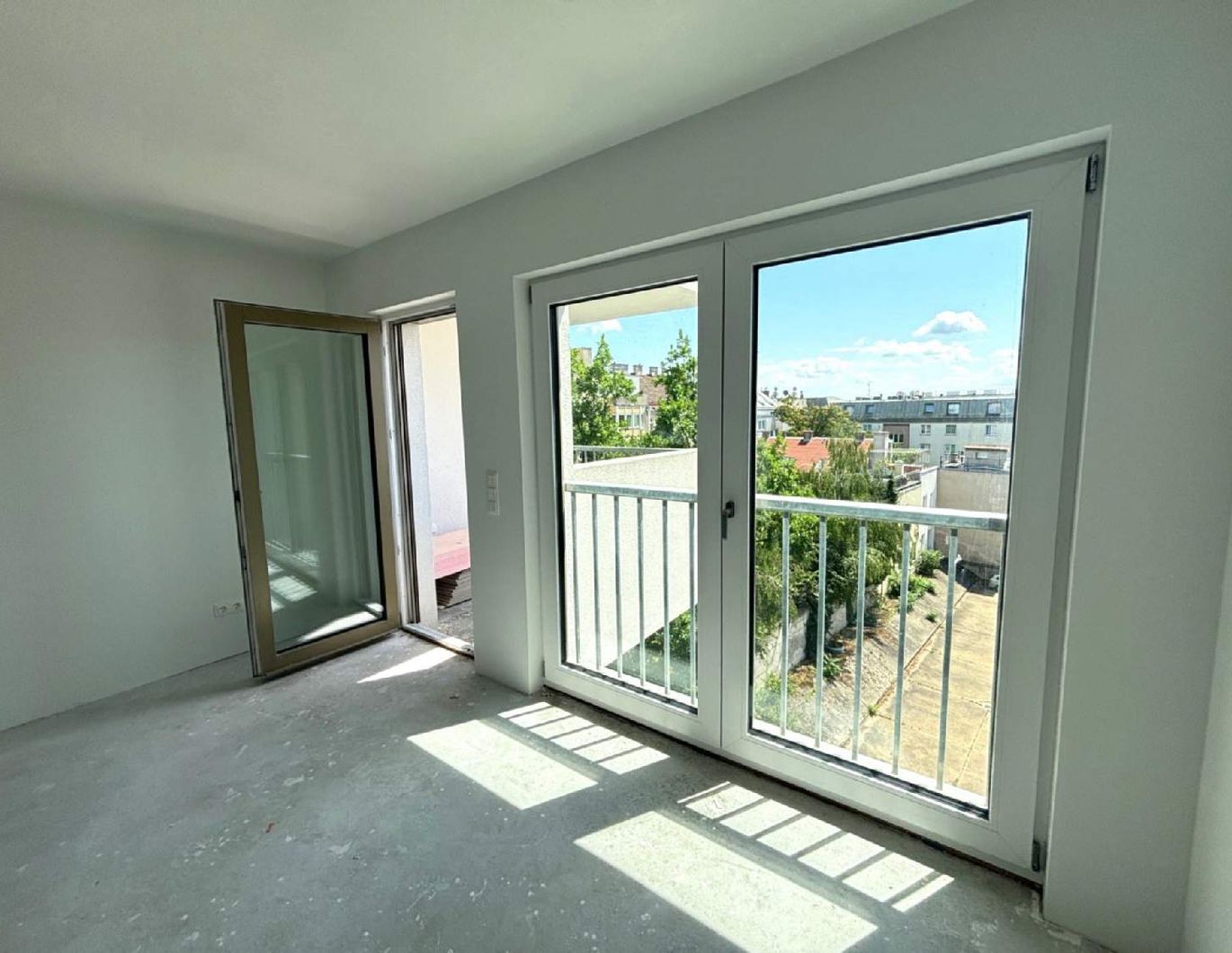 Grünblick & Cityflair: 51m² Neubau mit Balkon & Sauna Nähe Meiselmarkt