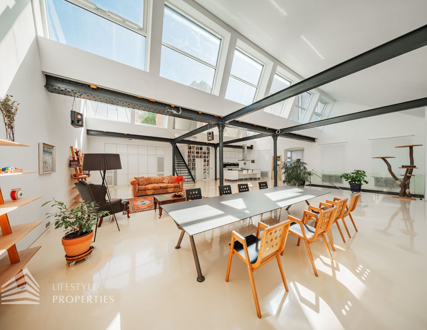 Einzigartige 5-Zimmer Loftwohnung mit Terrasse und Werkstatt im 6. Bezirk