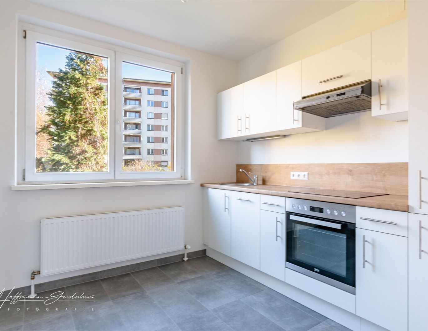 NEUWERTIGE 2-ZIMMER-WOHNUNG MIT SEPARATER KÜCHE