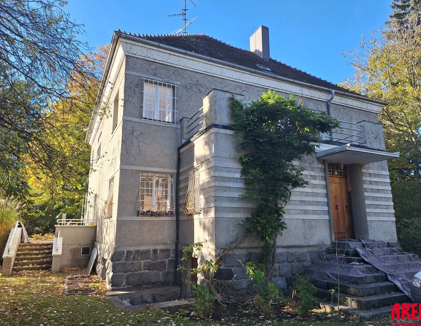 Elegante Stadtvilla mit großzügiger Parkfläche im Zentrum von Ried im Innkreis