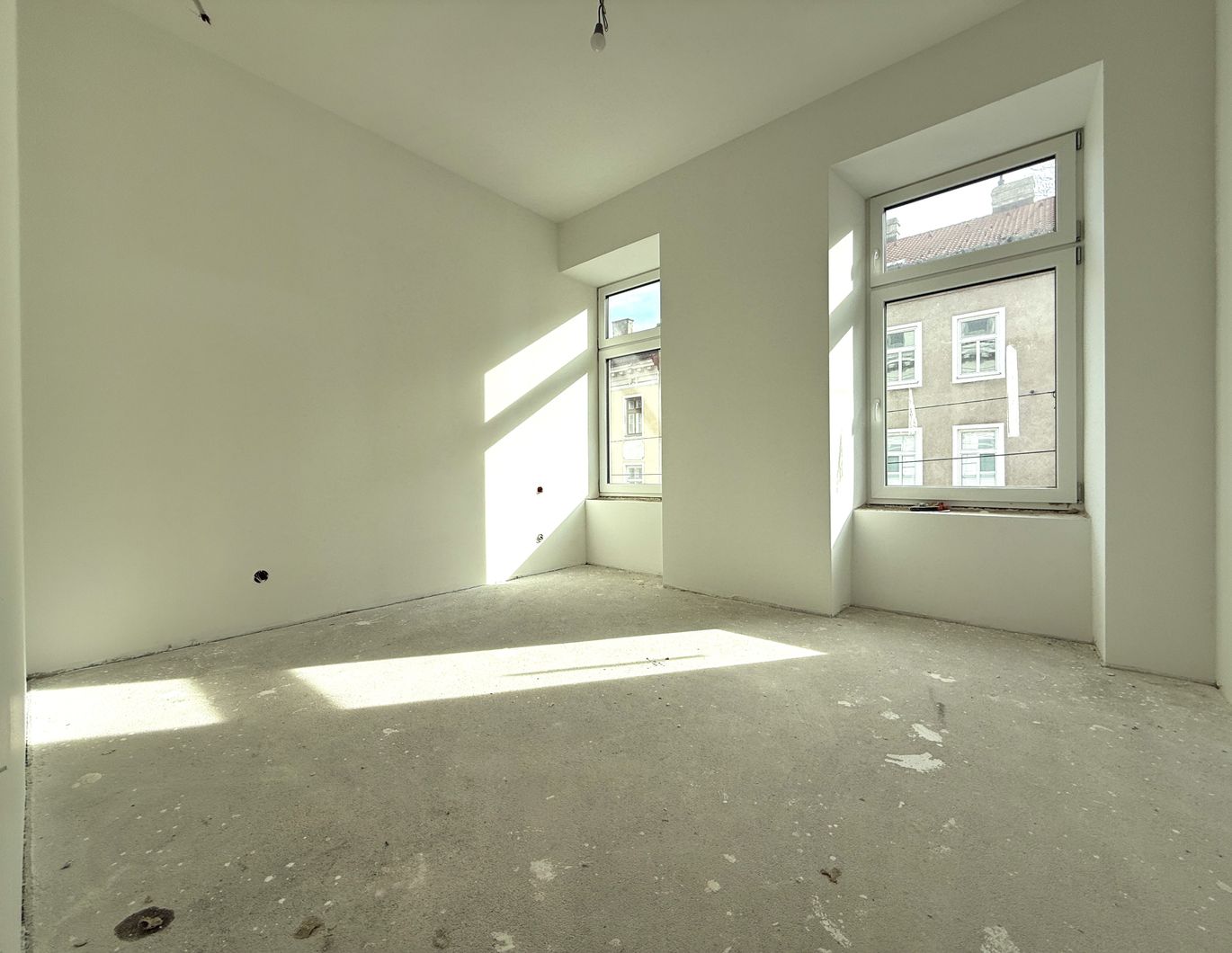 Erstbezug sanierter Altbau in Fertigstellung I ruhige hofseitige Loggia I Luftwärmepumpe I Fußbodenheizung I Schlüsselfertig.