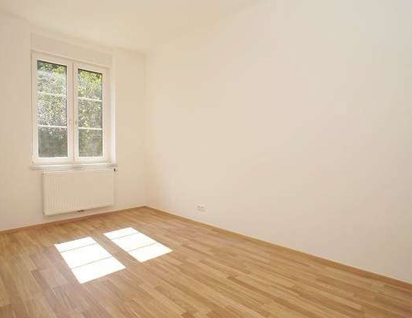 Helle Mietwohnung (74m²) in einer Altbau-Villa in ruhiger Lage in Fürstenfeld!