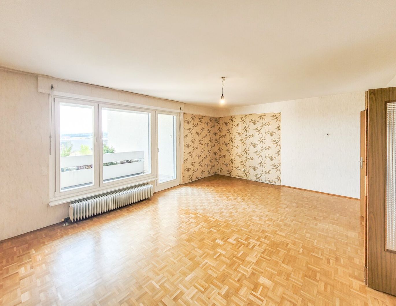 PROVISIONSFREI VOM EIGENTÜMER! SÜD-LOGGIA! FERNSICHT 3-ZIMMER WOHNUNG MIT TERRASSE NÄHE STEINHOFGRÜNDE!