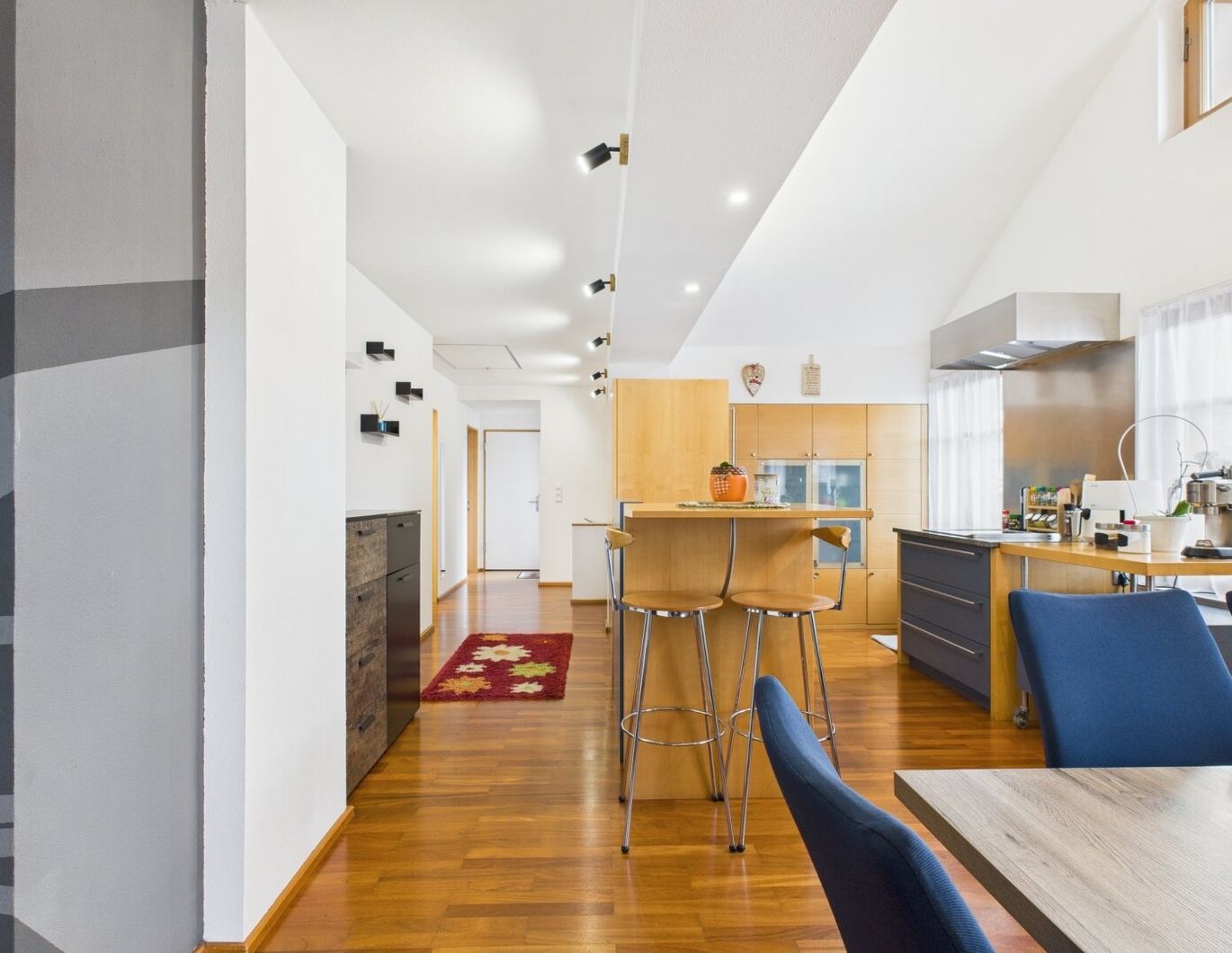 Charmante 2,5-Zimmer-Dachgeschosswohnung mit Terrasse und Fernblick in Hohenems