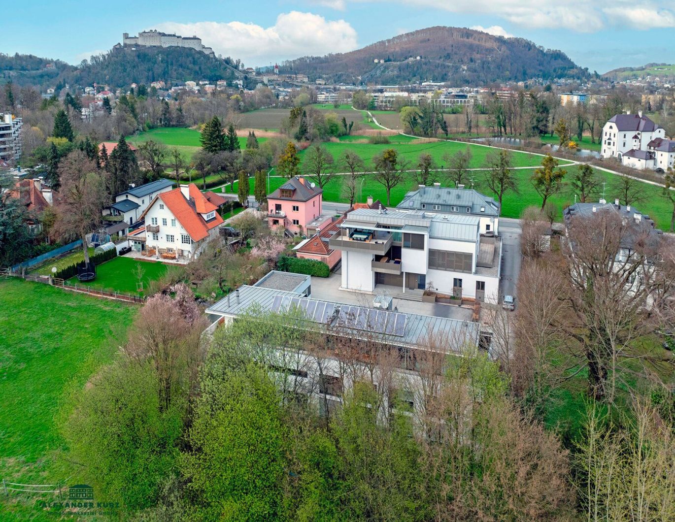 Penthouse mit 25 m Hallenbad in Nonntal