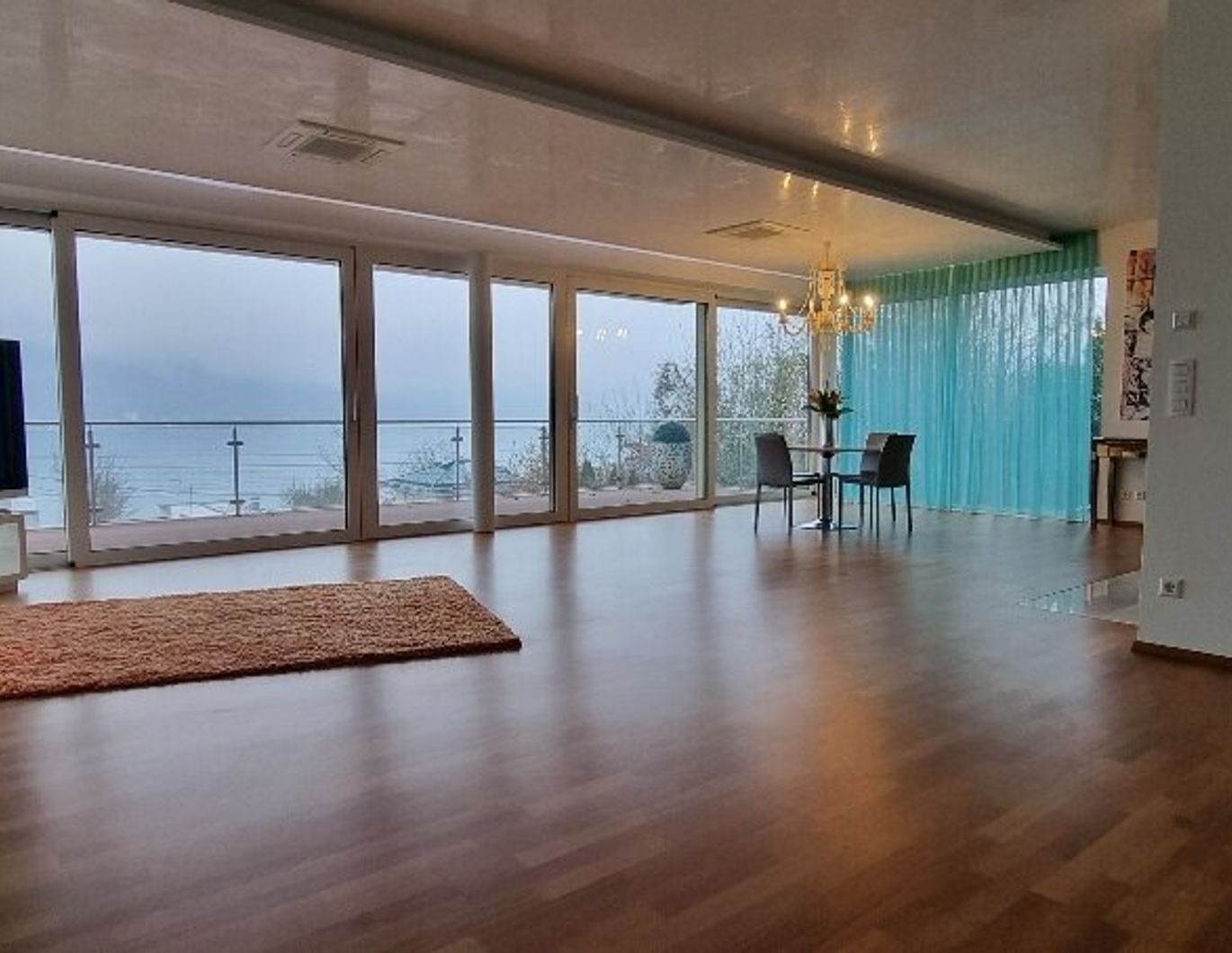 MODERNE APPARTEMENTS MIT HERRLICHEM BLICK AUF DEN WÖRTHERSEE!