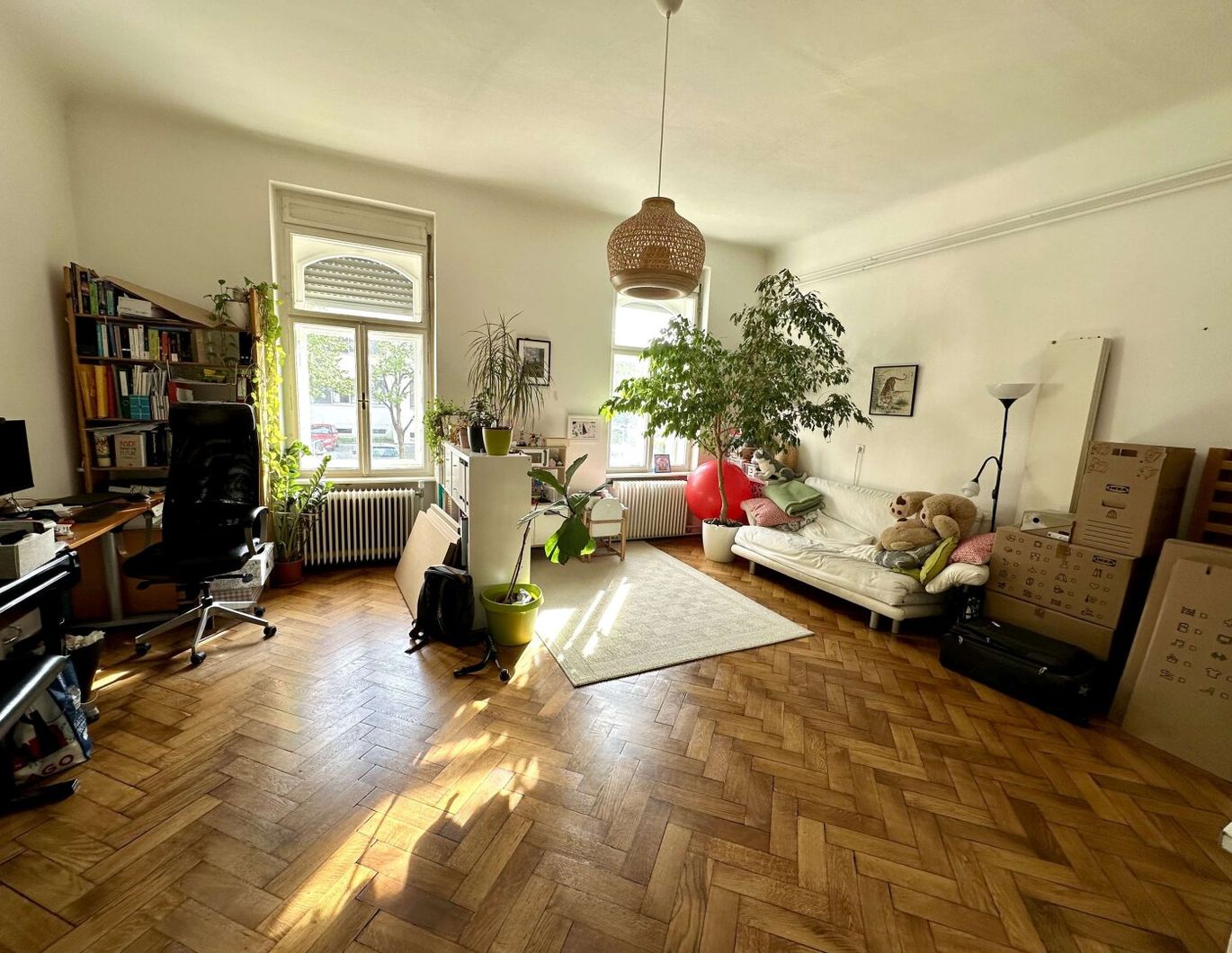 Provisionsfrei - Wunderschöne Altbauwohnung mit zwei Zimmer und einer extra Küche in absoluter Bestlage in St. Leonhard