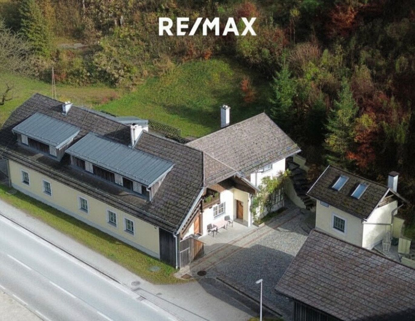 Gepflegtes Mehrparteienhaus mit fünf, komplett getrennten Wohneinheiten nahe dem Attersee zu kaufen