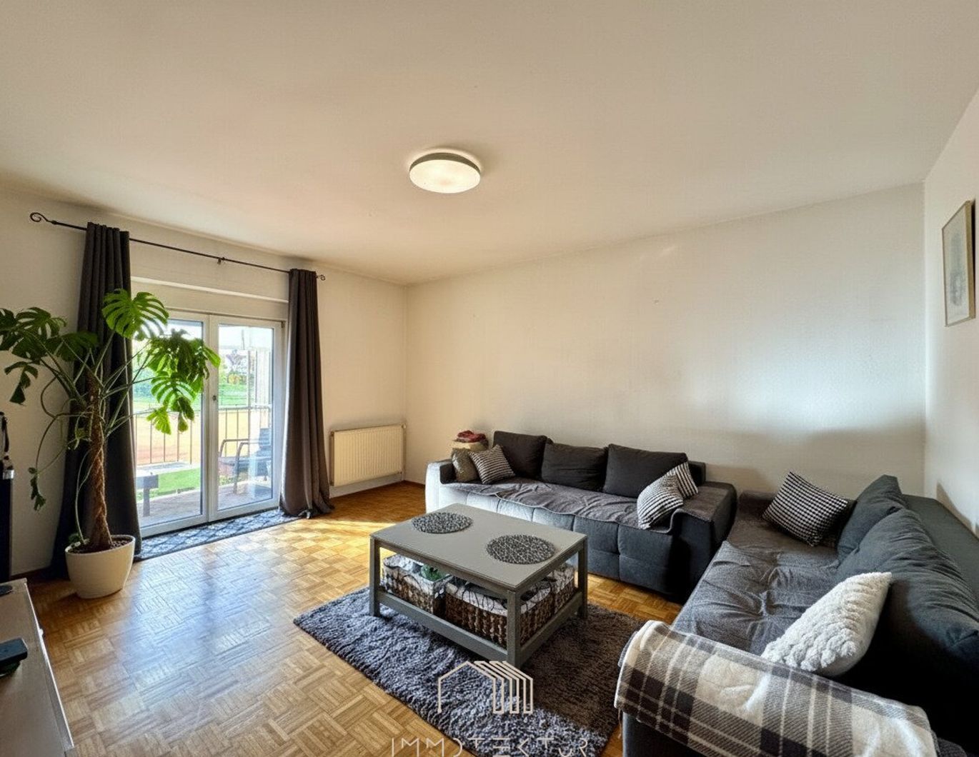 EIGENE GARAGE: Ruhig gelegene 3-Zimmer-Wohnung mit Westbalkon, Parkplatz und Garage