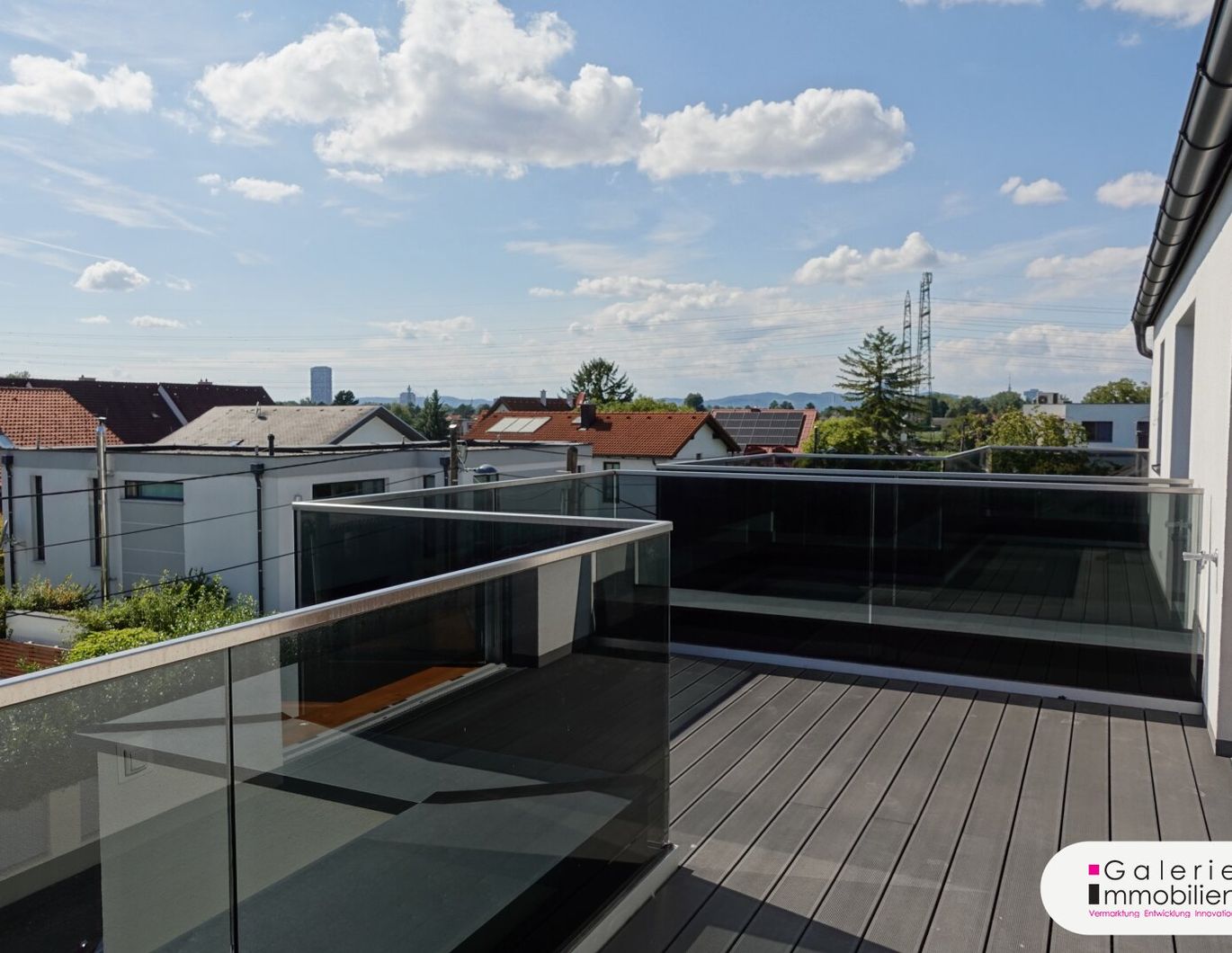 Erstbezug: Sehr schöne, helle und ruhige Doppelhaushälfte (rechts) mit 4 Zimmern, Eigengarten und Panoramablick-Dachterrasse!