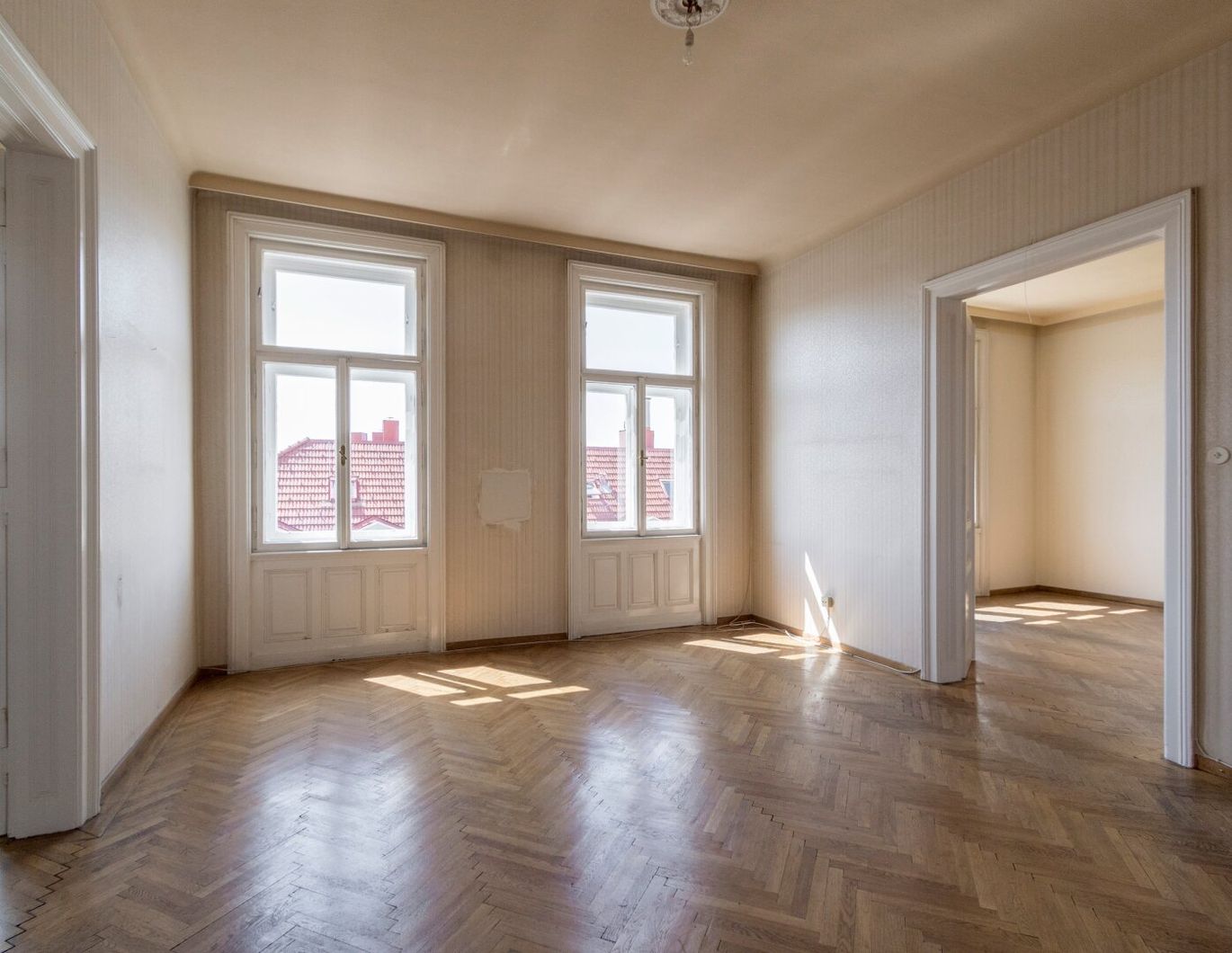 Südseitiger Altbau mit schönem Ausblick! Sanierungsbedürftige 3,5-Zimmer-Wohnung im 3. Stock