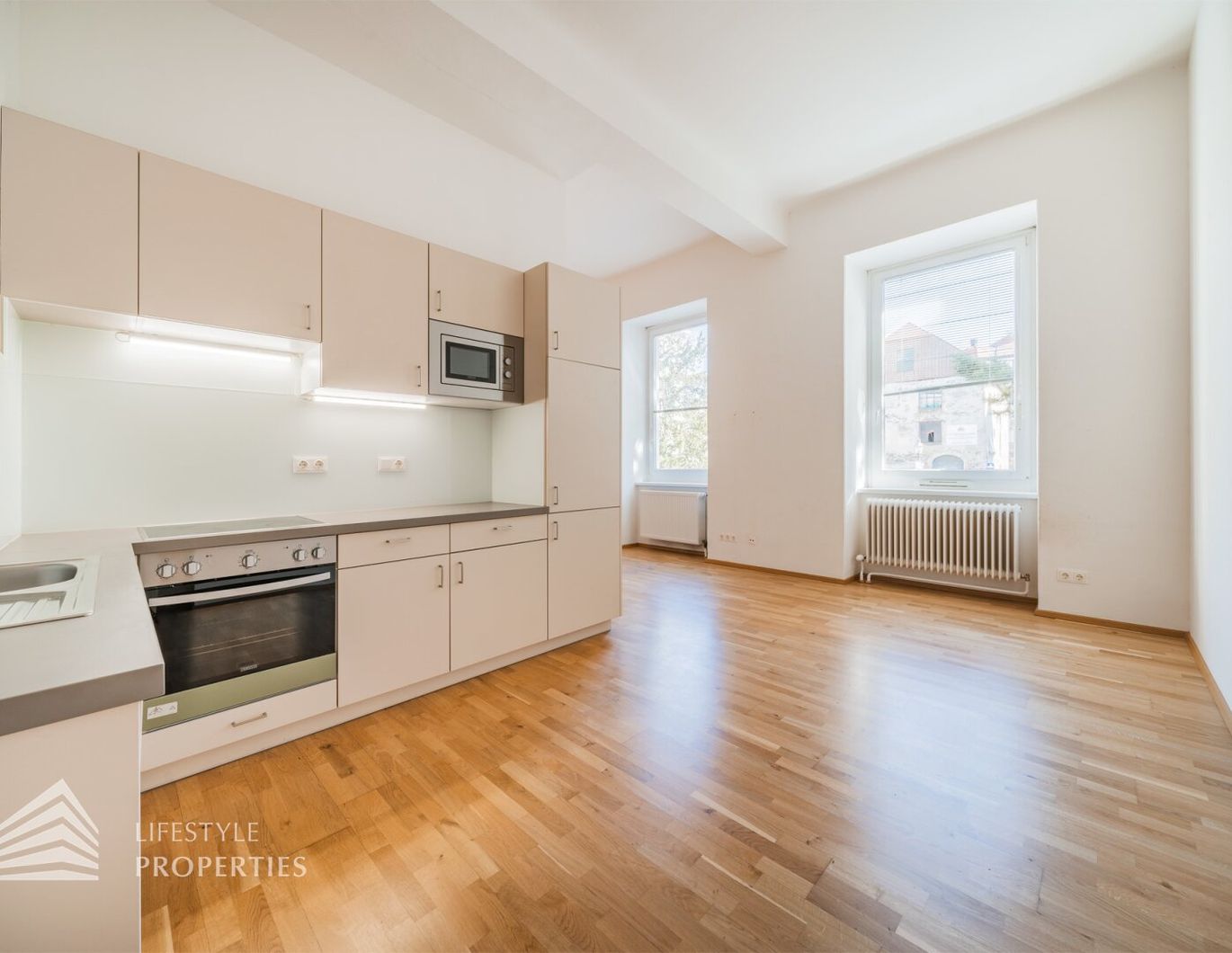 Lichtdurchflutete 2-Zimmer Wohnung, Nähe Steiner Tor