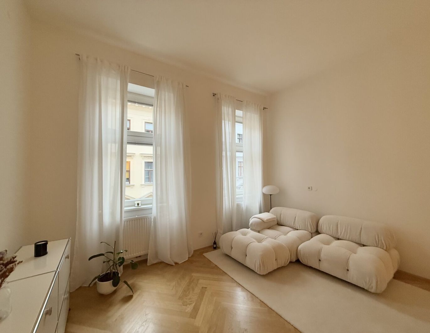 Klimatisierte moderne sanierte Altbauwohnung in guter Lage! In der Nähe von AKH!