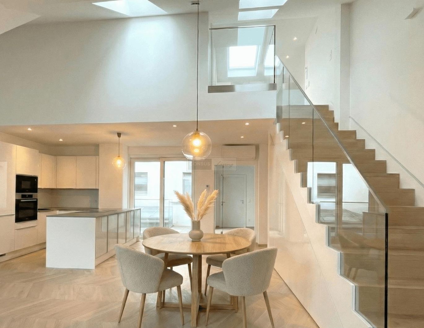 Wohnen & Arbeiten im Ersten: Luxus-Maisonette am Rudolfsplatz (2 Eingänge)