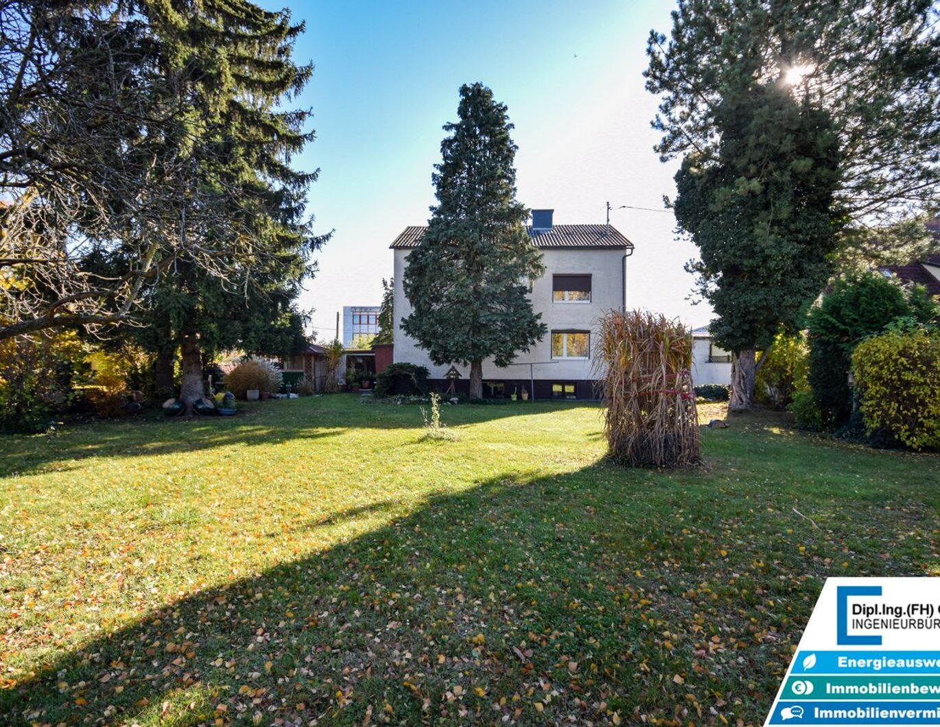 Ruhiges Zweifamilienhaus in Top-Lage von Traun - attraktiver Preis & großes Entwicklungspotenzial