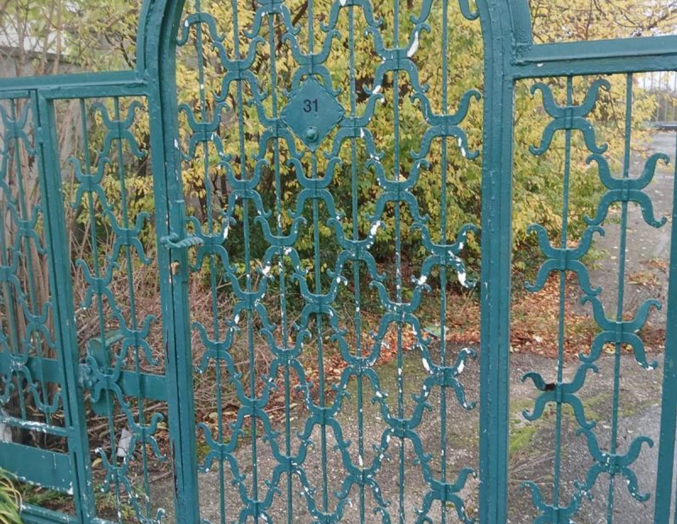 TOR ZUM GLÜCK - RIESEN GRUNDSTÜCK MIT GEBÄUDE UND VIELEN MÖGLICHKEITEN