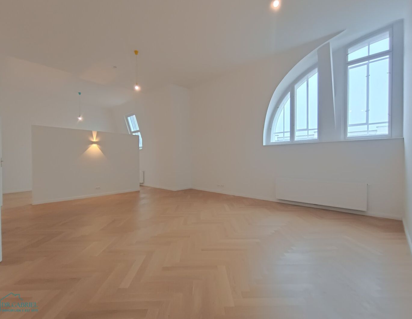 TOLLE LOFT-WOHNUNG - NÄHE THEOBALDGASSE - AB SOFORT VERFÜGBAR