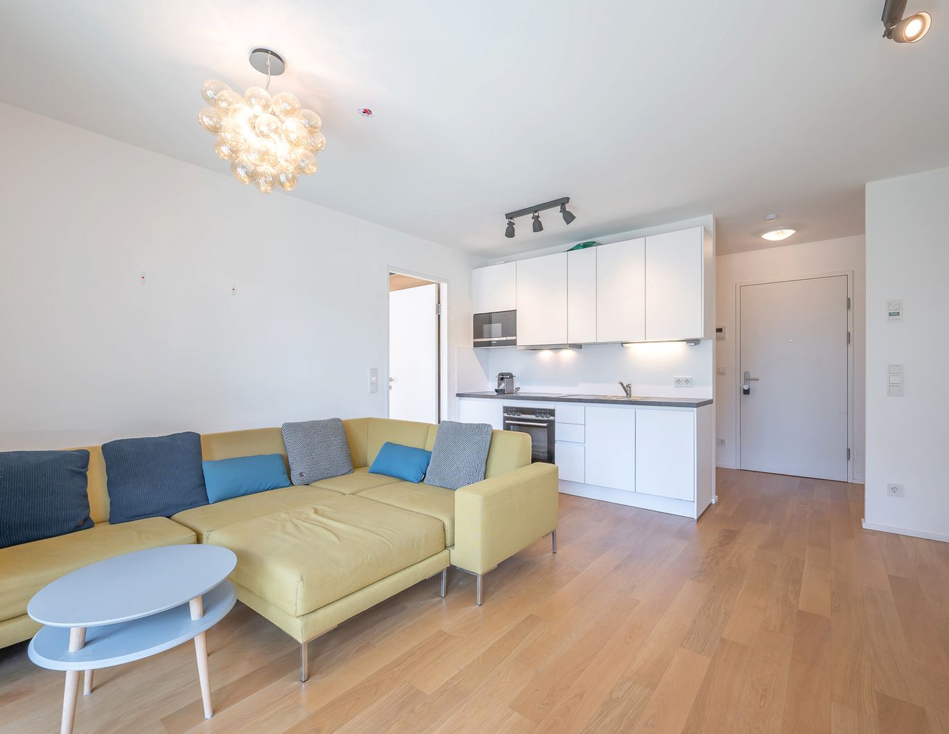 2-Zimmer-Wohnung im 10. Stock mit Ausblick über Wien