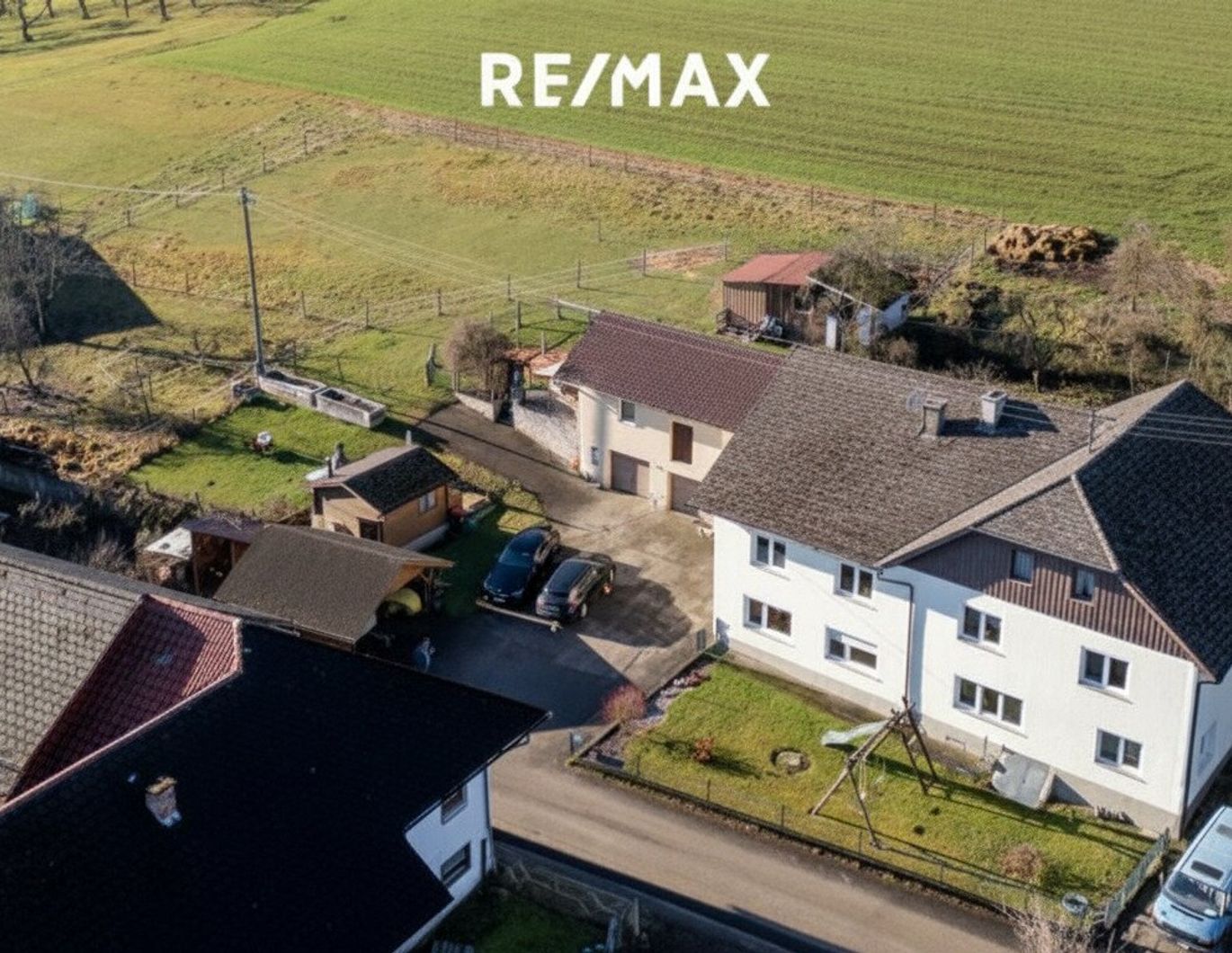 Zweifamilienwohnhaus mit 4.574 m² Grundstück in Ottnang