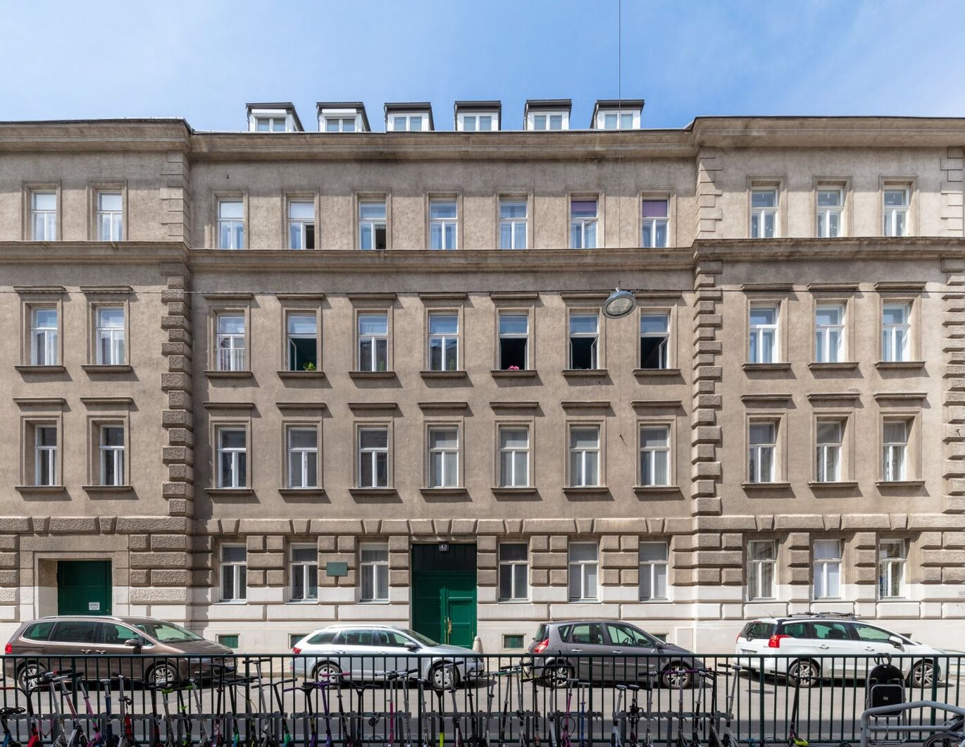 Klassische 4,5 Zimmer Altbauwohnung im Botschaftsviertel