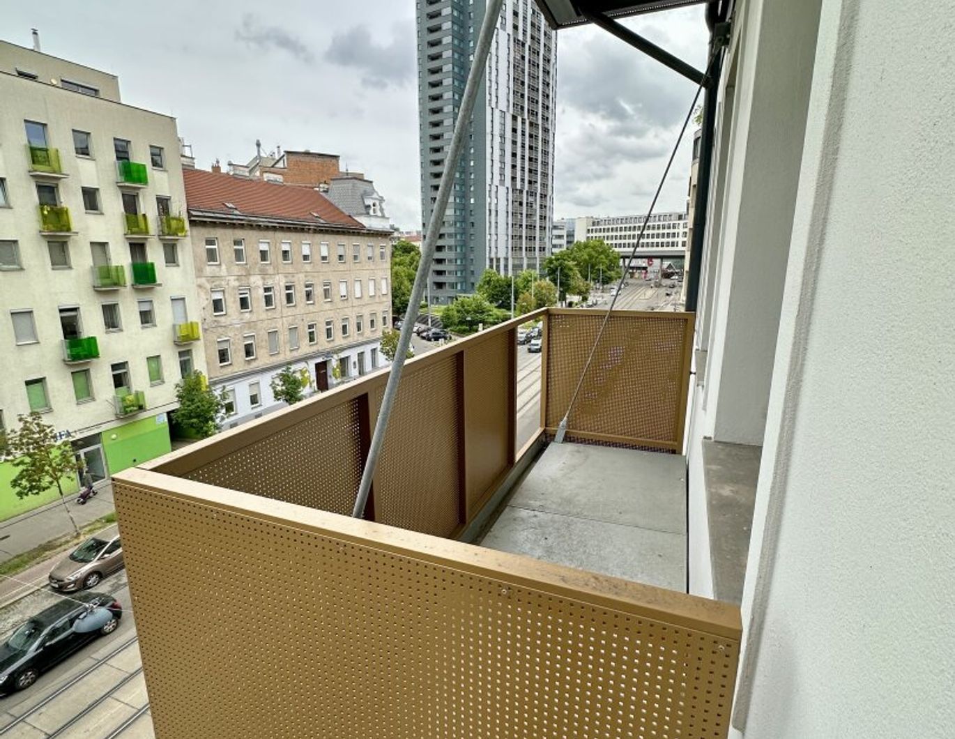 Jetzt besichtigen! Helle 2,5-Zimmer-Wohnung mit zwei Balkonen und feiner Lage!