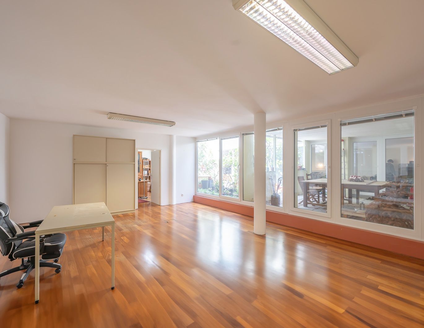 Inspiration trifft Funktion - Exklusives Büroensemble mit Atriumflair