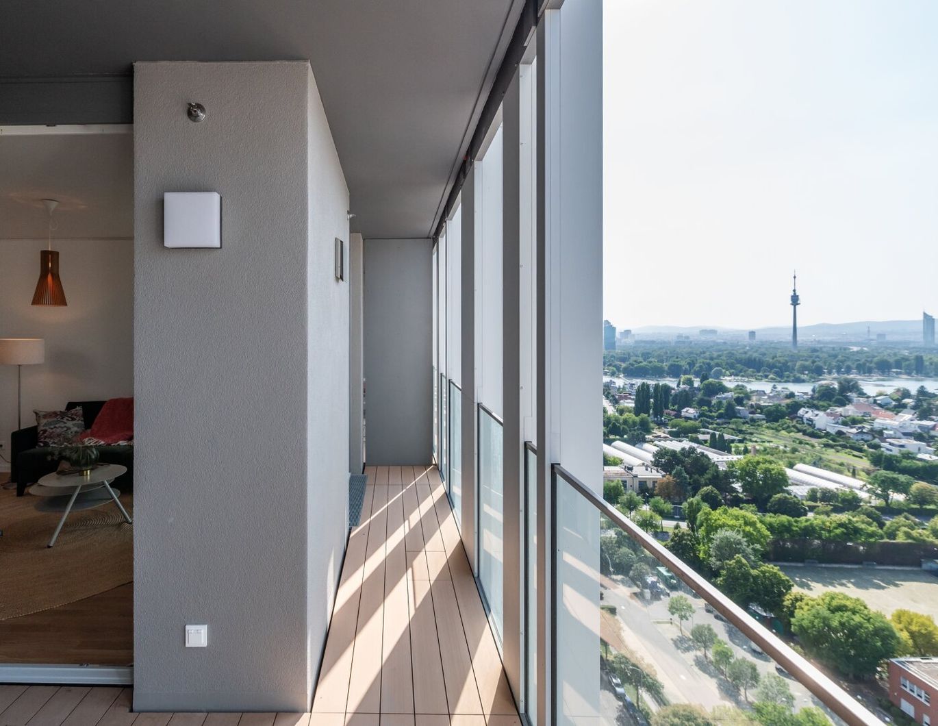 Wohnen mit Skyline-Flair - Rooftop Pool & Fitness bei der U1