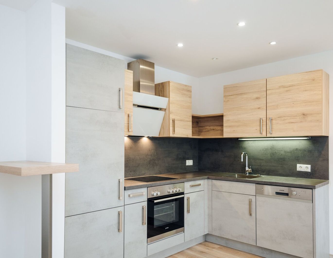 AB SOFORT VERFÜGBAR I BADEWANNE I MODERNE KÜCHE I TOP-SANIERT I LETZTER STOCK I HAUSTIERE WILLKOMMEN I NÄHE HAUPTPLATZ I PROJEKT WOHNEN I