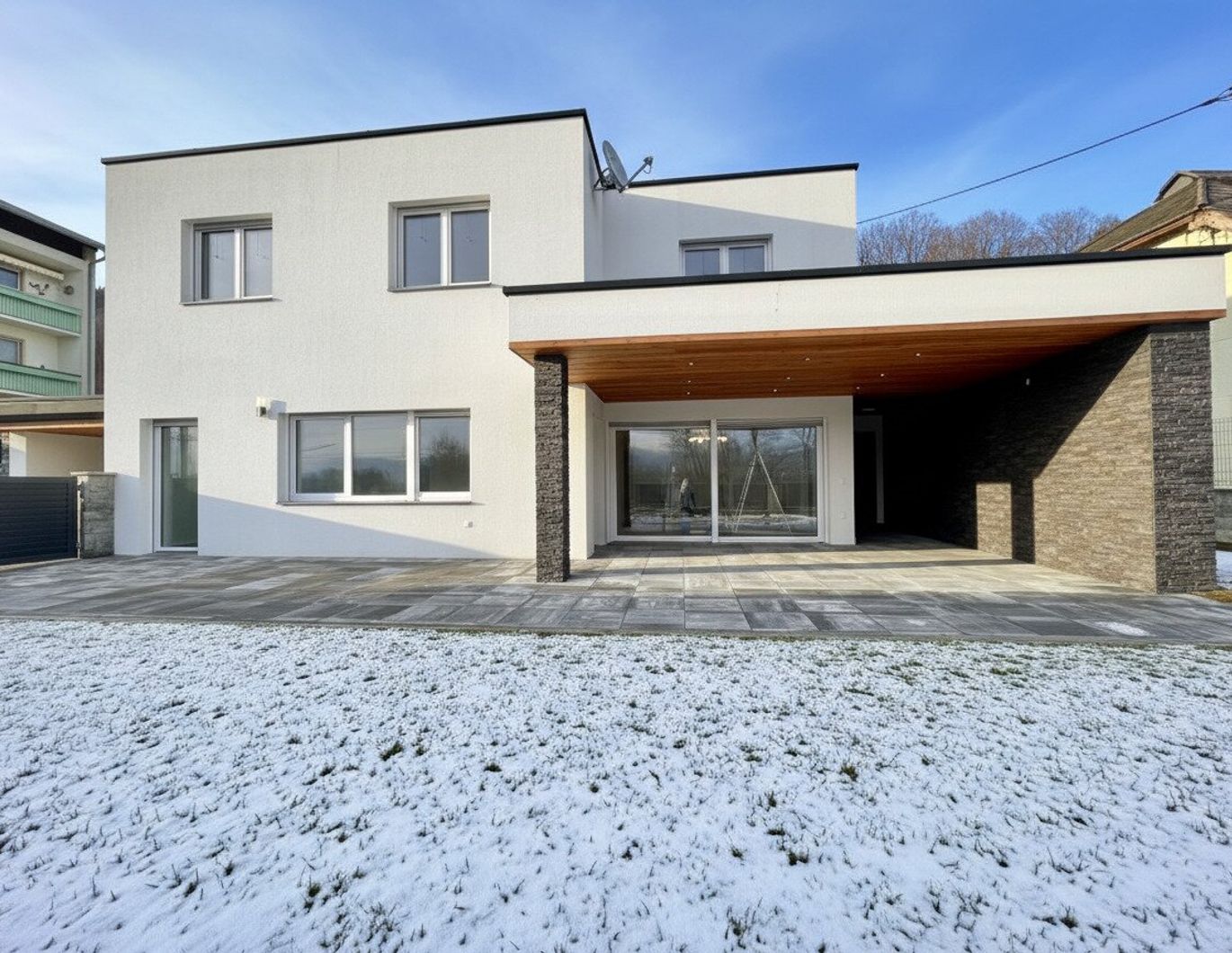 Hochwertiger Neubau mit herrlicher Terrasse