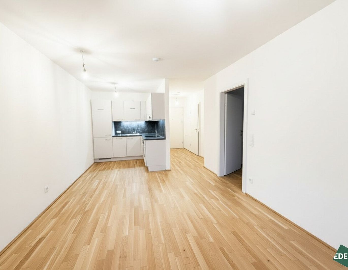 Attraktive 2-Zimmer-Wohnung mit Balkon nahe U1 - ideal für Singles oder Paare