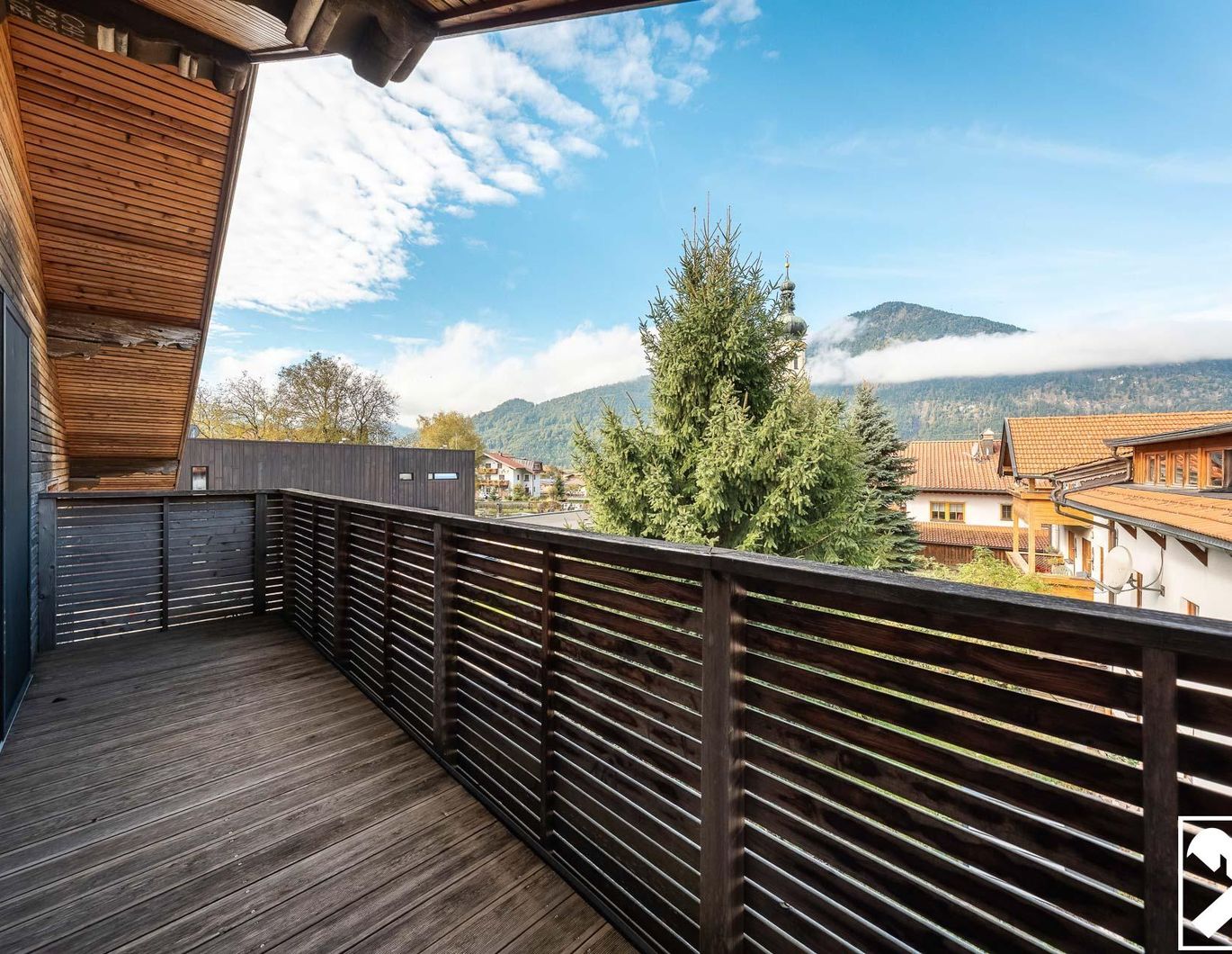 Exklusive Dachgeschosswohnung in Grenznähe