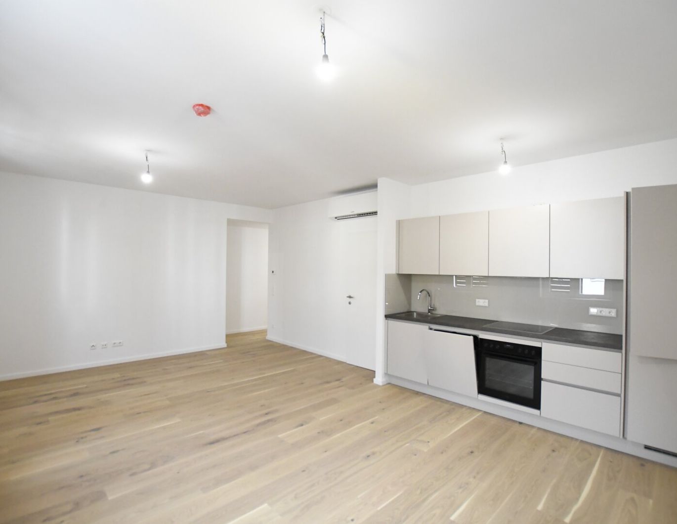 Erstbezug nach Sanierung: Schöne 2 Zimmer-Wohnung nahe Meidling Bahnhof