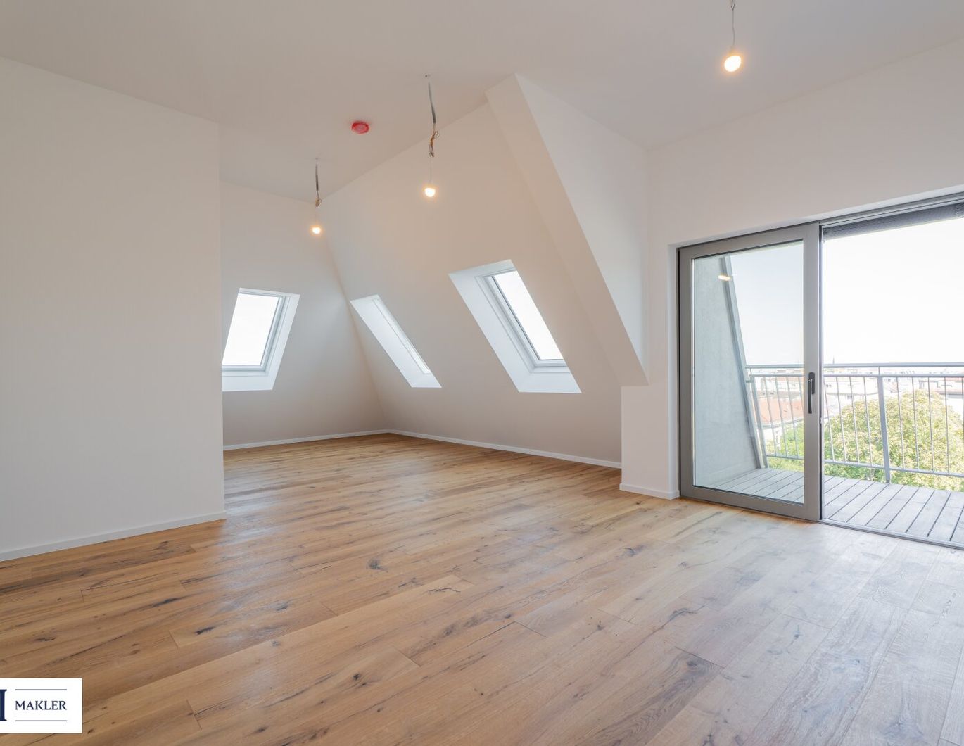Exklusives Wohnen über den Dächern Wiens - hochwertige Dachwohnung mit Freifläche