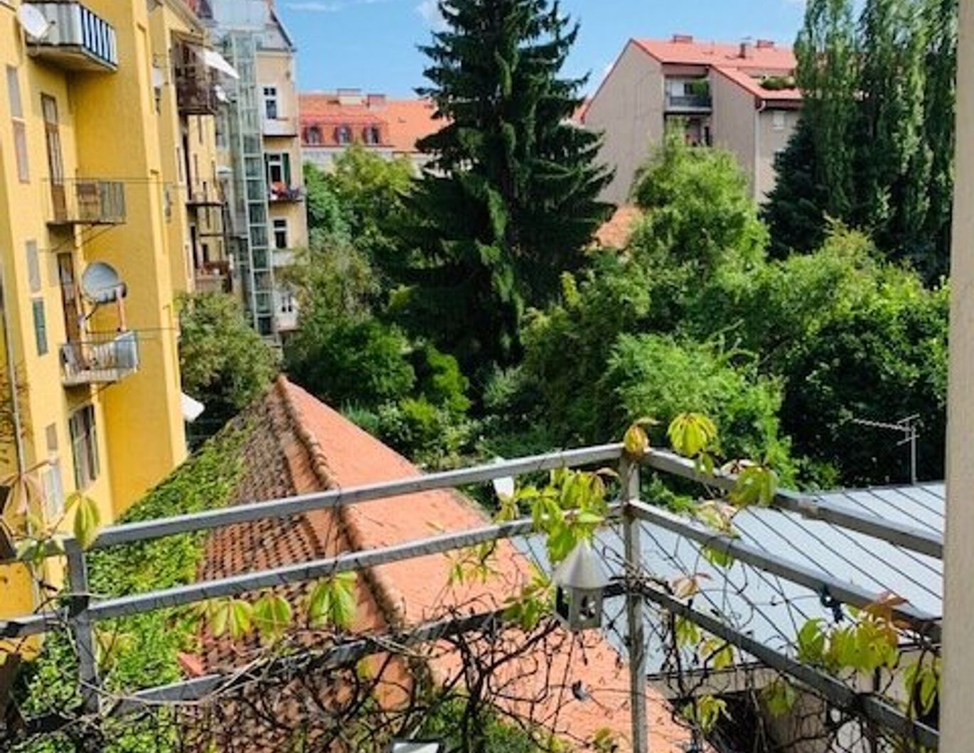 Nette 2-Zimmer-Altbauwohnung mit Balkon in der Mandellstraße - zu vermieten!