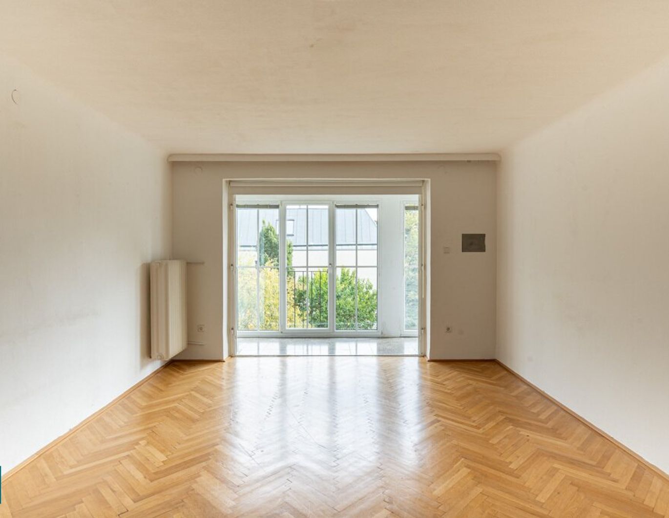 SCHÖNE 4 - ZIMMER WOHNUNG MIT VERBAUTER LOGGIA UND GEMEINSCHAFTSGARTEN / NÄHE U4 HIETZING UND S45 PENZING