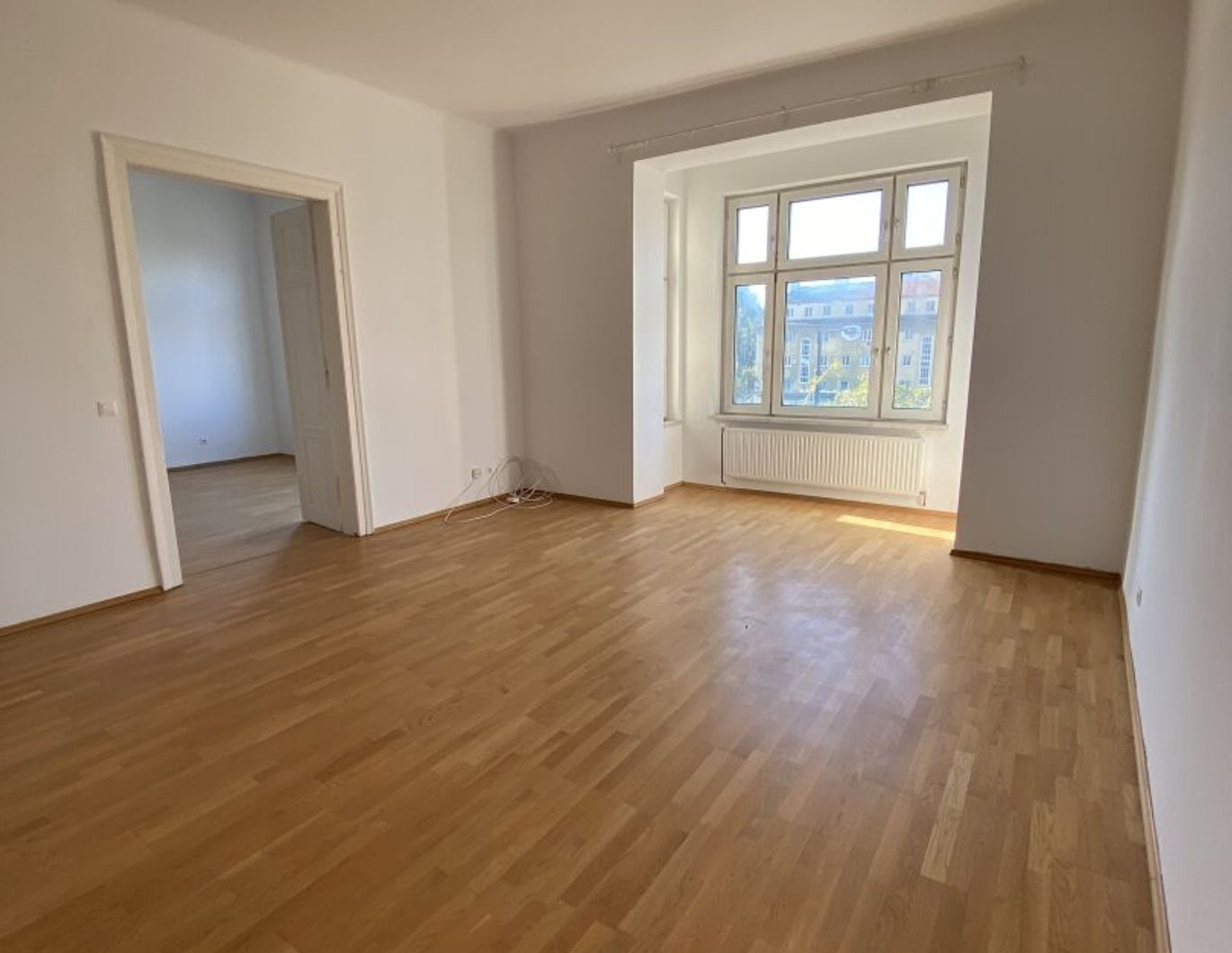 Tolle 3,5 Zimmerwohnung mit Loggia und allg. Garten neben U4 Station