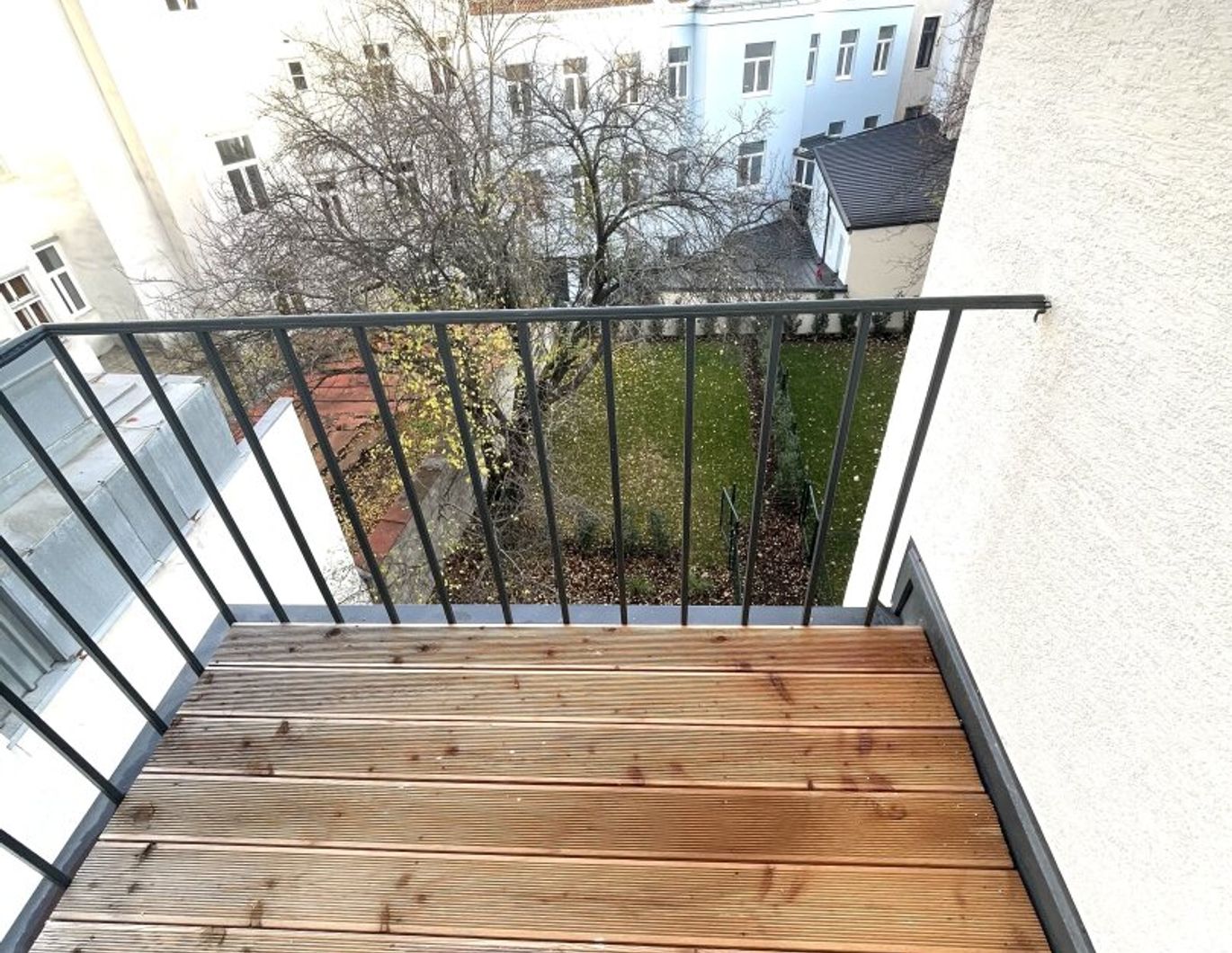 Rarität - Schöne 3-Zimmer-Altbauwohnung mit Balkon und Garten, im 18. Bezirk!