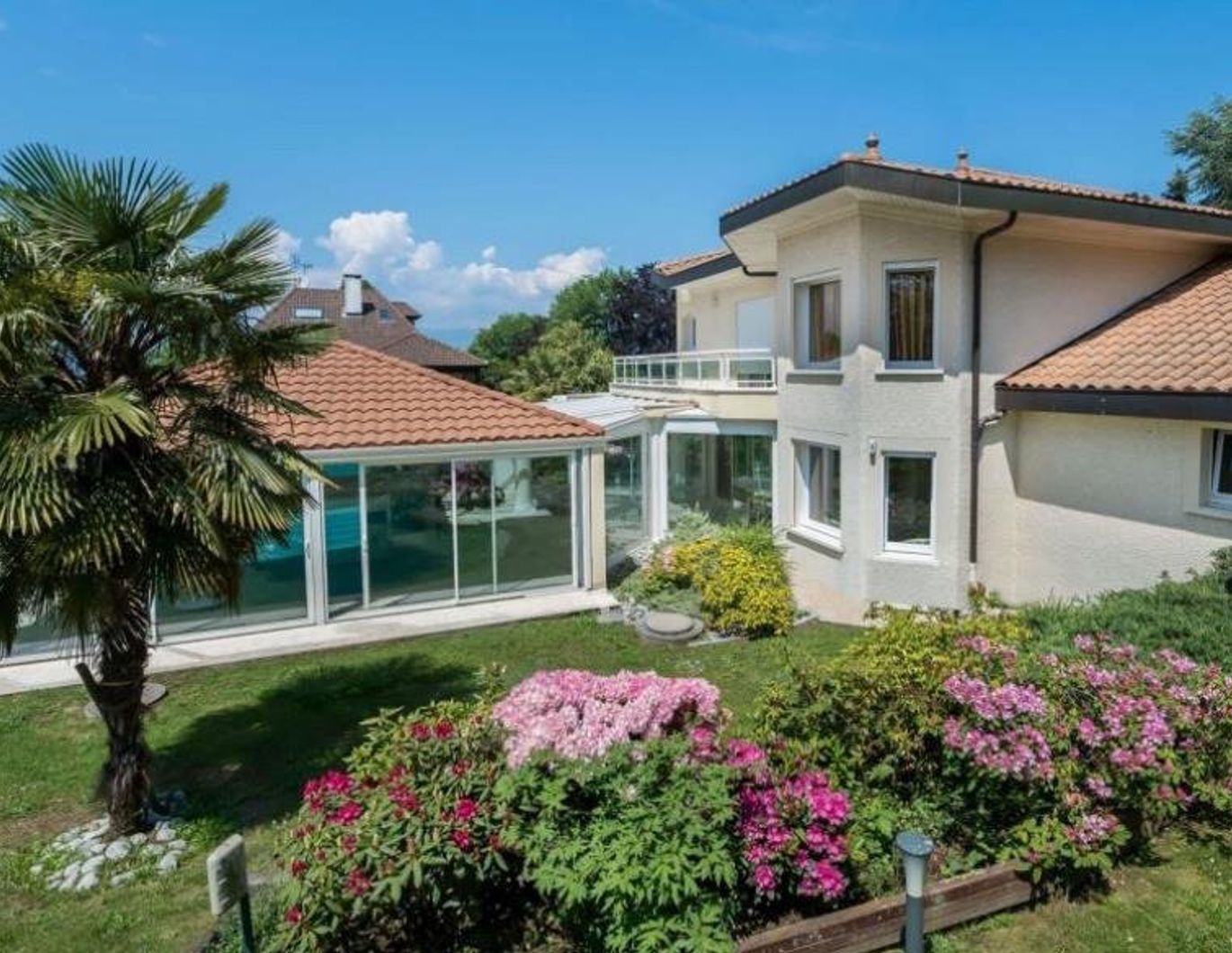 Traumvilla in Nernier am Genfersee: 330m² Luxus mit Seeblick, Pool und Garage - Ihr neues Zuhause!