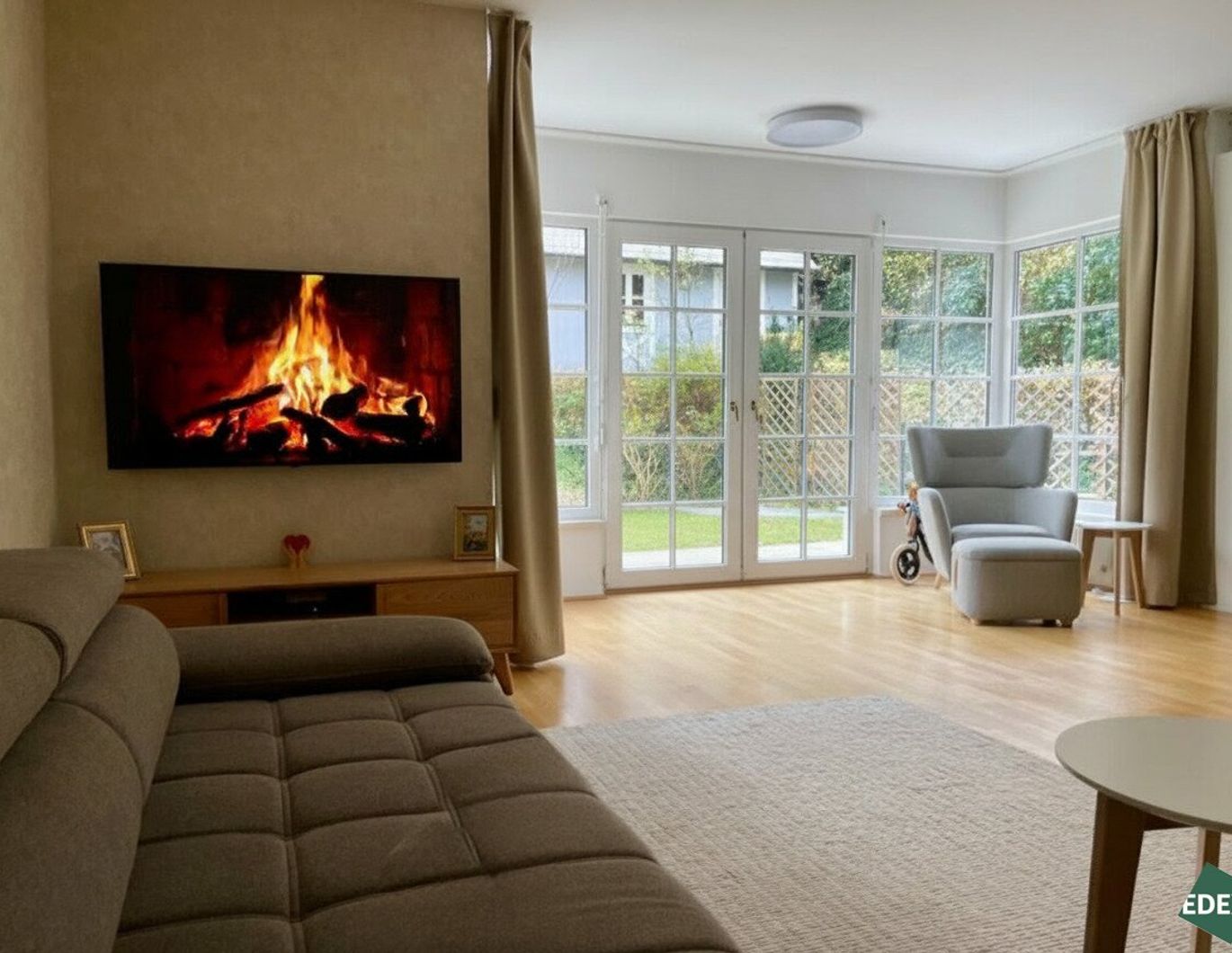 Großer Eigengarten: 4-Zimmer-Wohnung mit Saunahäuschen