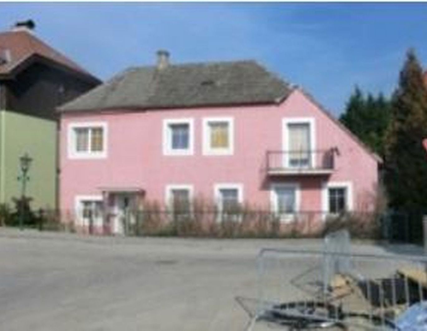 Renovierungsbedürftiges Haus in der Ortsmitte mit großem Garten, provisionsfrei